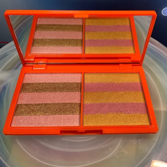 Revolution X Dr. Seuss - Horton Hears a Who! face palette - Picture 2 of 5